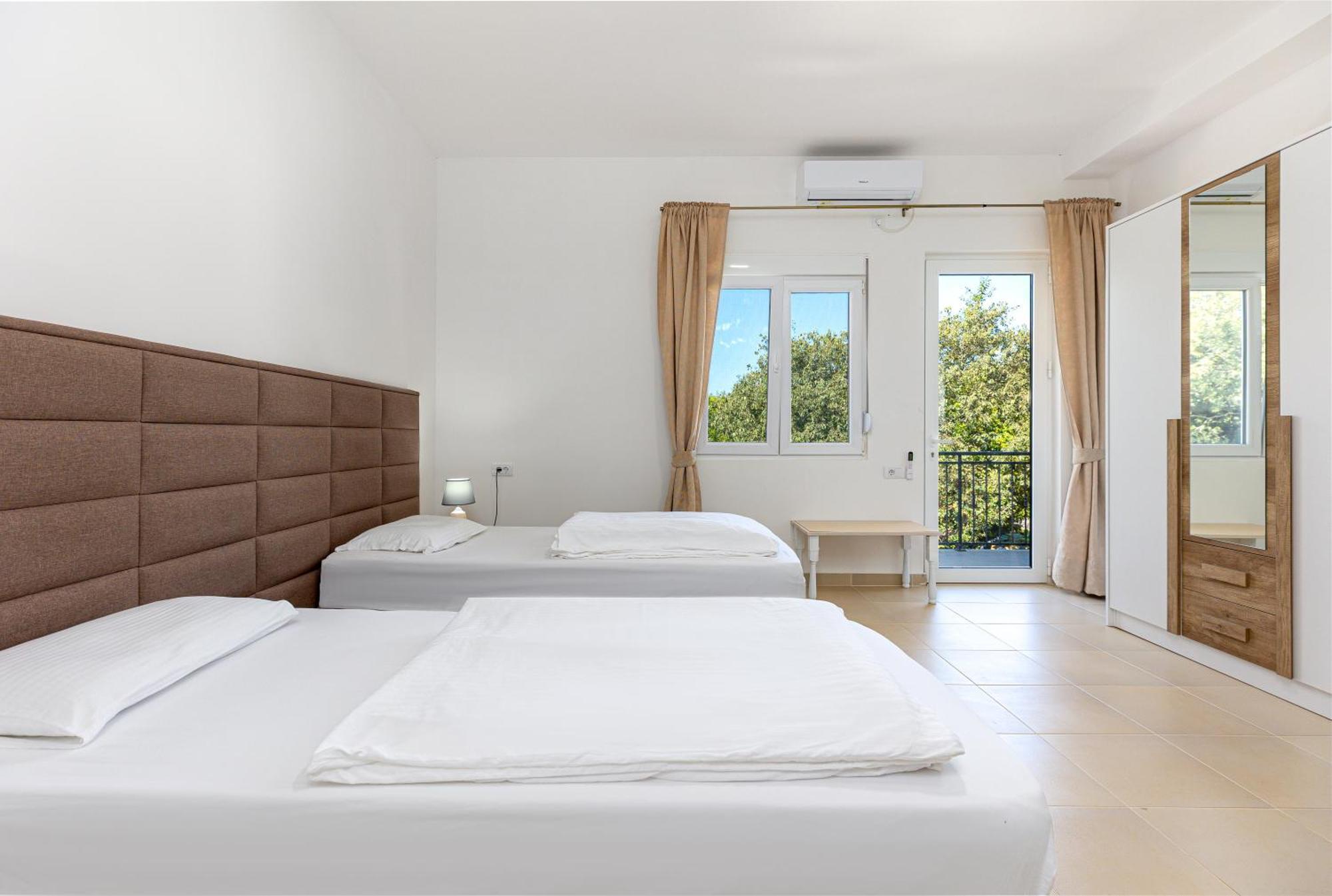 Apartments Lustica Radovici Zimmer foto